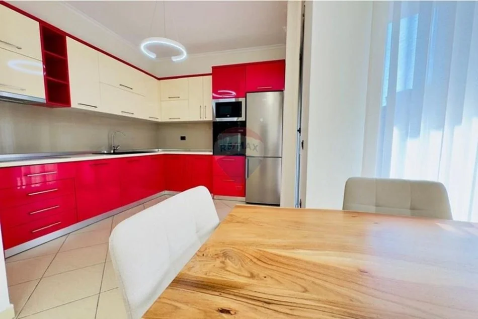 Tirane, jepet me qera apartament 2+1+Aneks Kati 4, 120 m² 1.100 € 