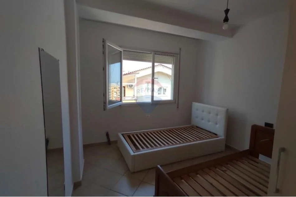 Tirane, jepet me qera apartament 2+1+Ballkon , 88 m² 500 € 