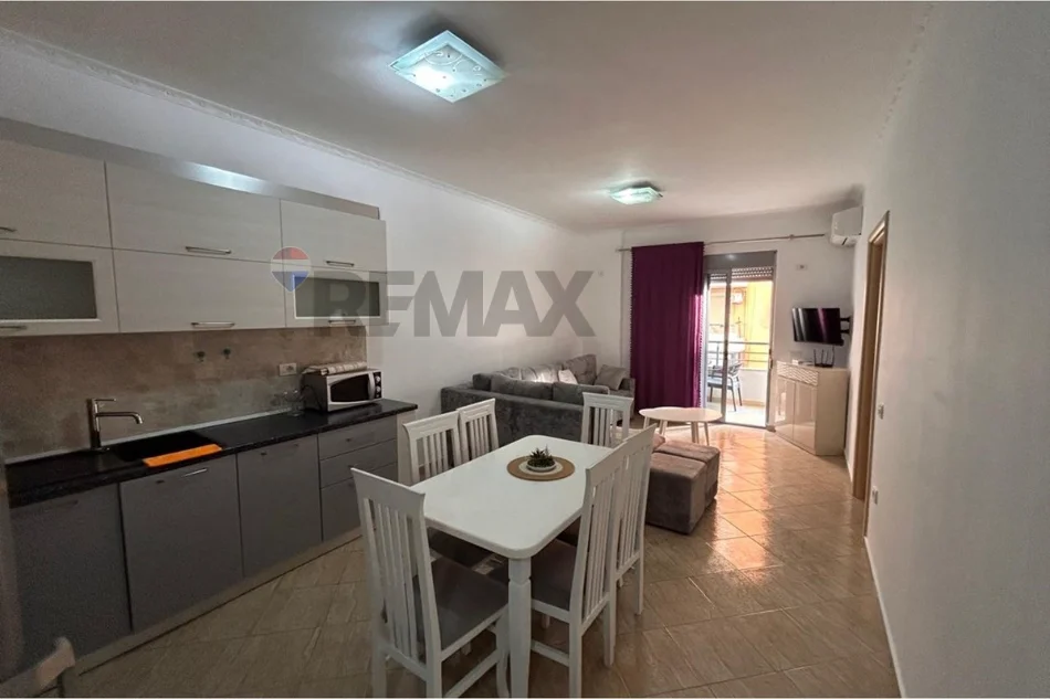 Vlore - Lungomare, jepet me qera apartament 2+1 Kati 3, 80 m² 500 € (Rruga Pelivan Leskaj, Vlorë)