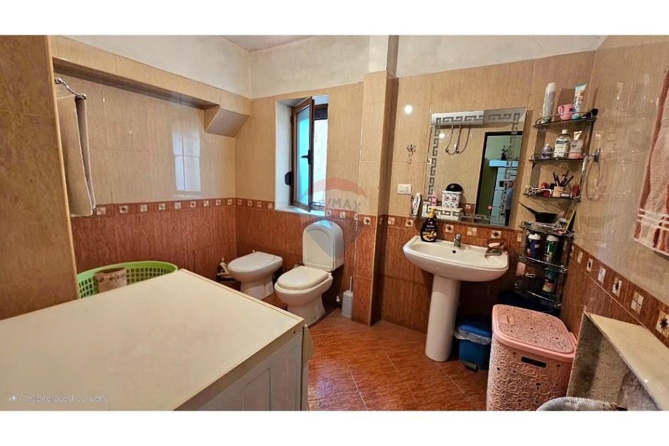 Tirane, shitet apartament 3+1 Kati 3, 134 m² 175.000 € (Rruga Sitki Çiço, Tiranë)