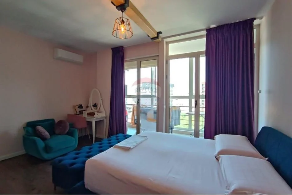 Tirane, jepet me qera apartament 1+1 , 700 € 