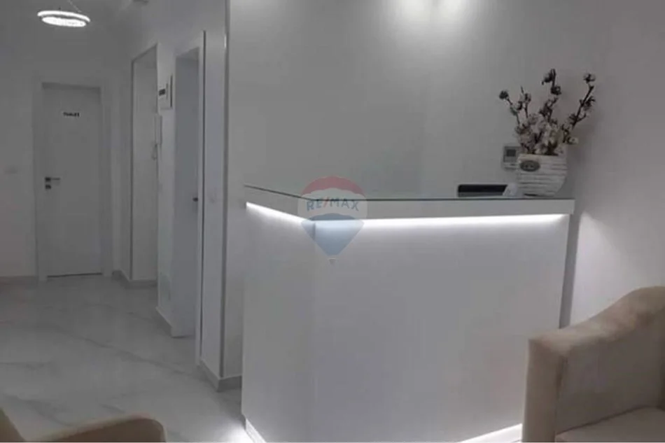 Tirane, jepet me qera ambjent biznesi Kati 1, 55 m² 500 € 