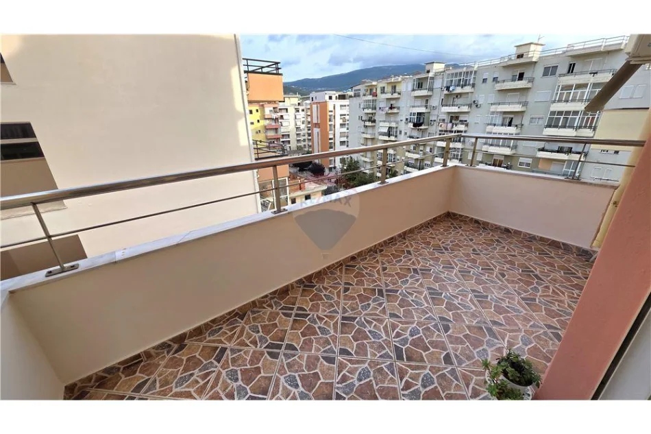 Vlore, shitet apartament 2+1+Ballkon Kati 8, 120 m² 186.000 € (Rruga e Cipajve, Vlore)