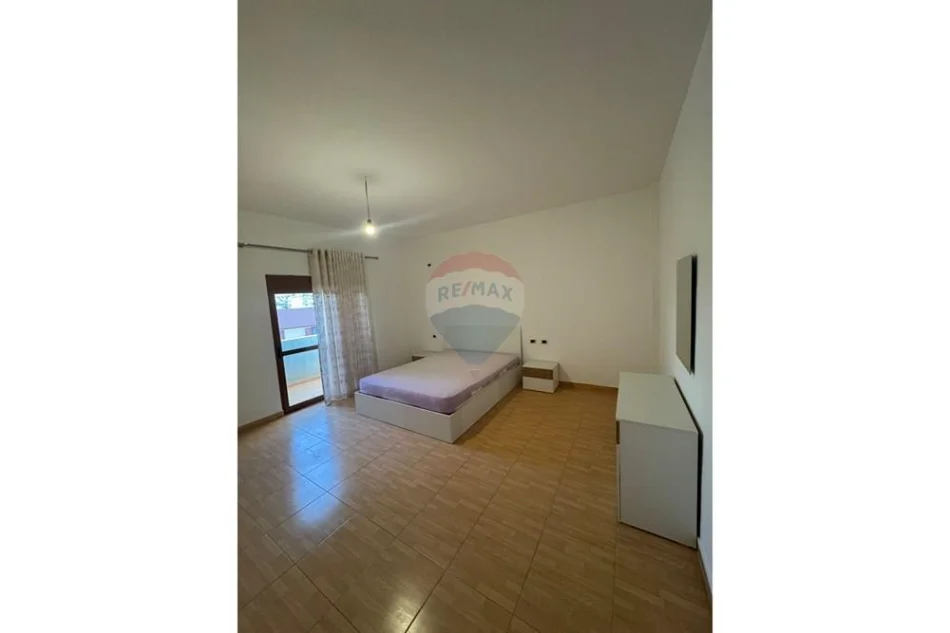 Tirane, jepet me qera apartament 2+1+Ballkon Kati 4, 104 m² 470 € (Rruga Siri Kodra)