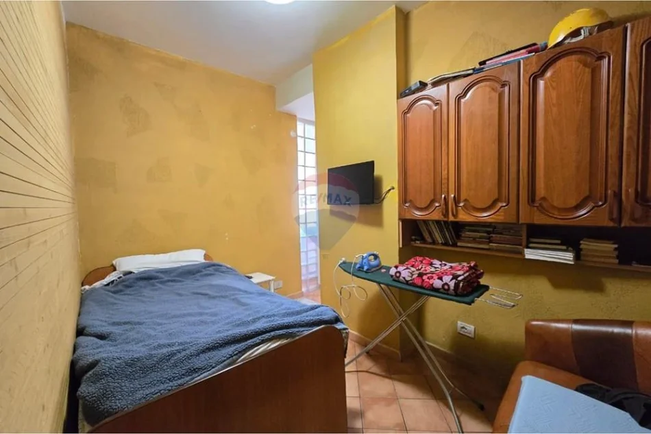 Tirane, jepet me qera apartament 2+1+Ballkon Kati 2, 88 m² 500 € (Komuna e Parisit)
