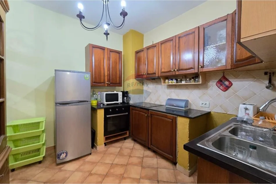 Tirane, jepet me qera apartament 2+1+Ballkon Kati 2, 88 m² 500 € (Komuna e Parisit)