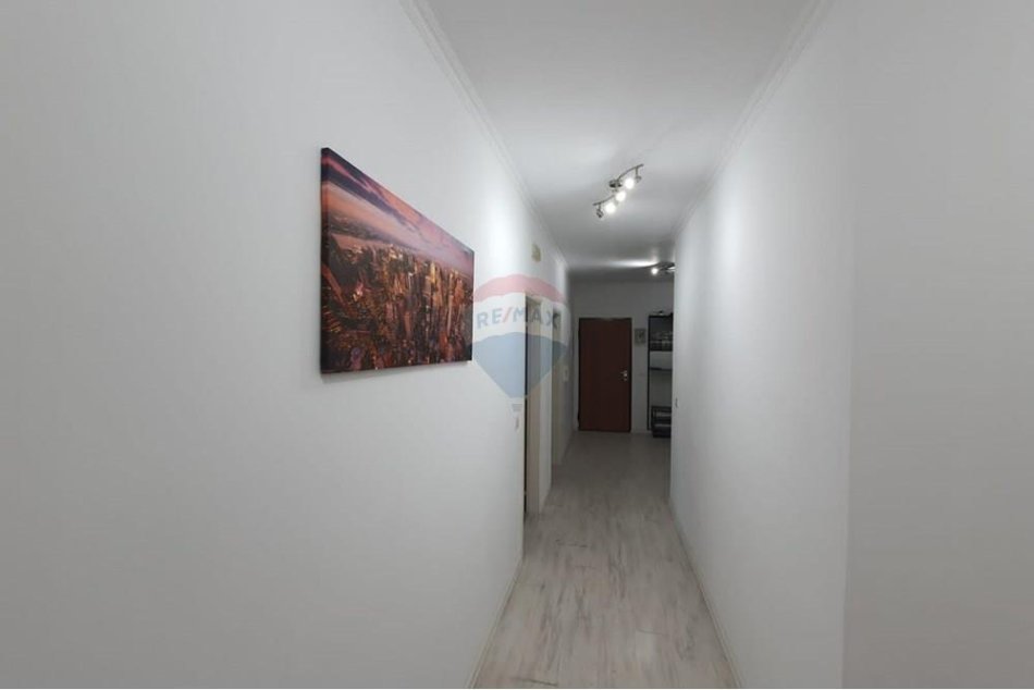 Tirane, jepet me qera apartament 3+1 Kati 3, 152 m² 700 € (Rruga Bill Clinton)
