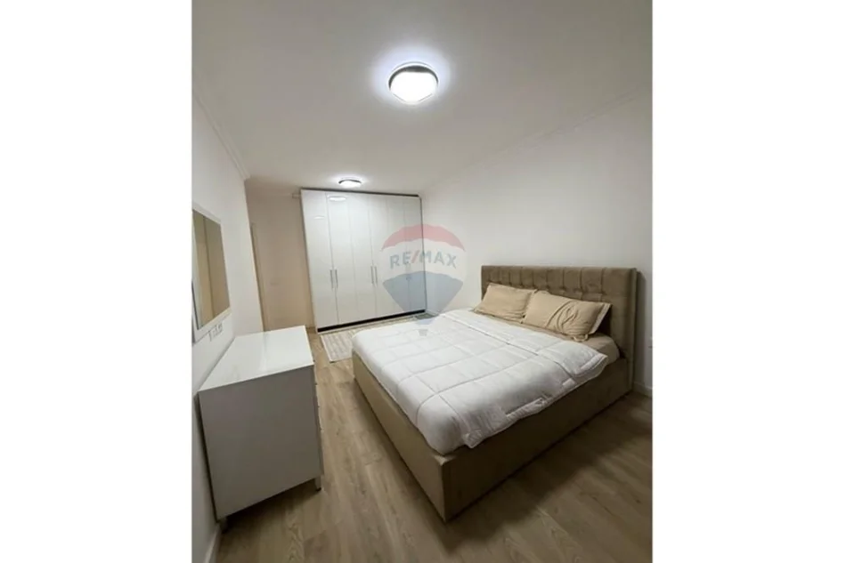 Tirane, jepet me qera apartament 2+1+Aneks+Ballkon Kati 5, 104 m² 700 € (Porcelan)