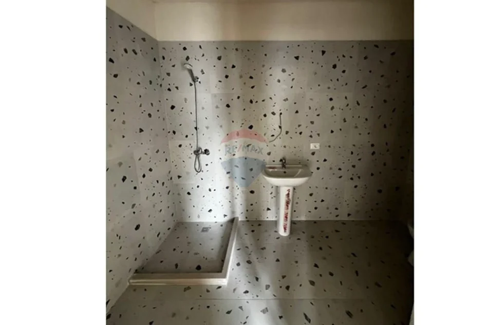 Tirane, shitet apartament , 116 m² 194.000 € 