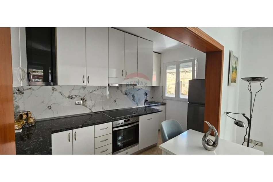 Tirane, jepet me qera apartament 1+1 , 600 € (21 DHJETORI)