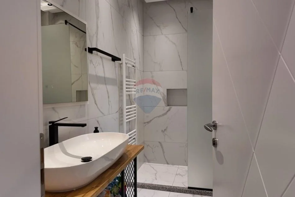 Tirane, jepet me qera Vile 2 Katshe , 191 m² 900 € (Qesarak, Tiranë)