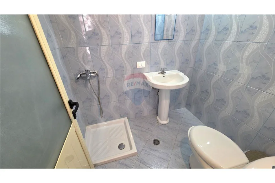 Vlore, shitet apartament 2+1+Ballkon Kati 8, 120 m² 186.000 € (Rruga e Cipajve, Vlore)