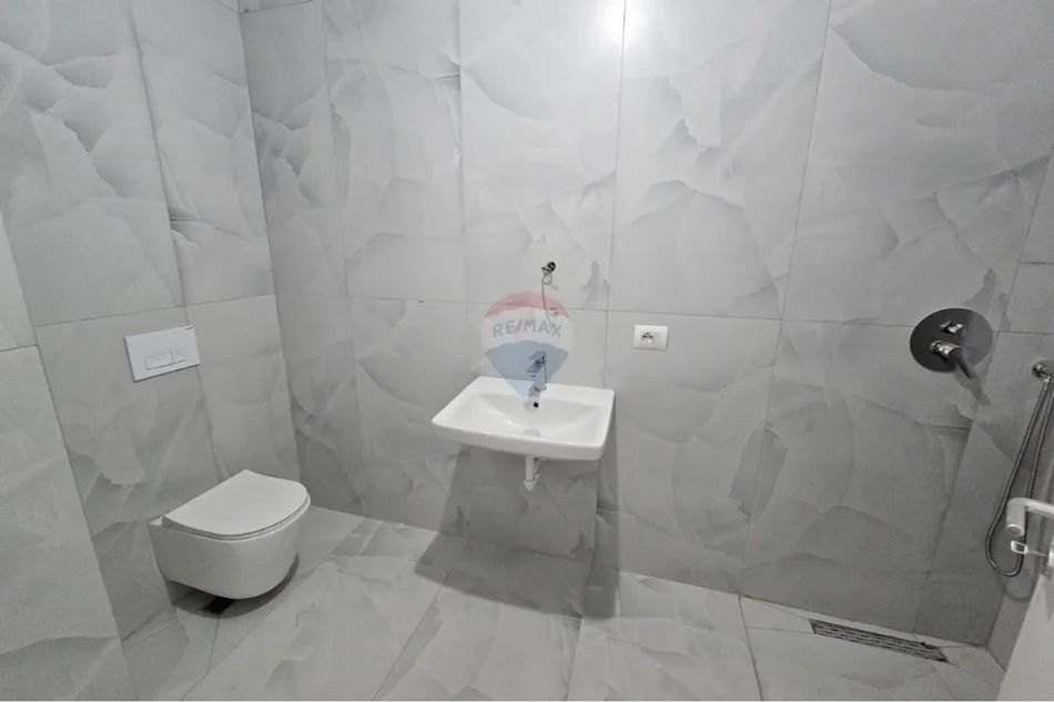 Tirane, shitet apartament 1+1+Ballkon Kati 2, 55 m² 107.000 € (Kompleksi Kaimi)