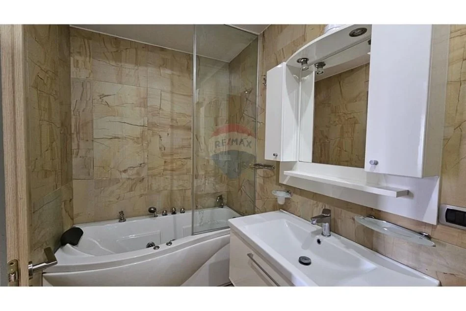 Tirane, jepet me qera apartament 3+1 Kati 9, 143 m² 1.500 € (rruga dibres)