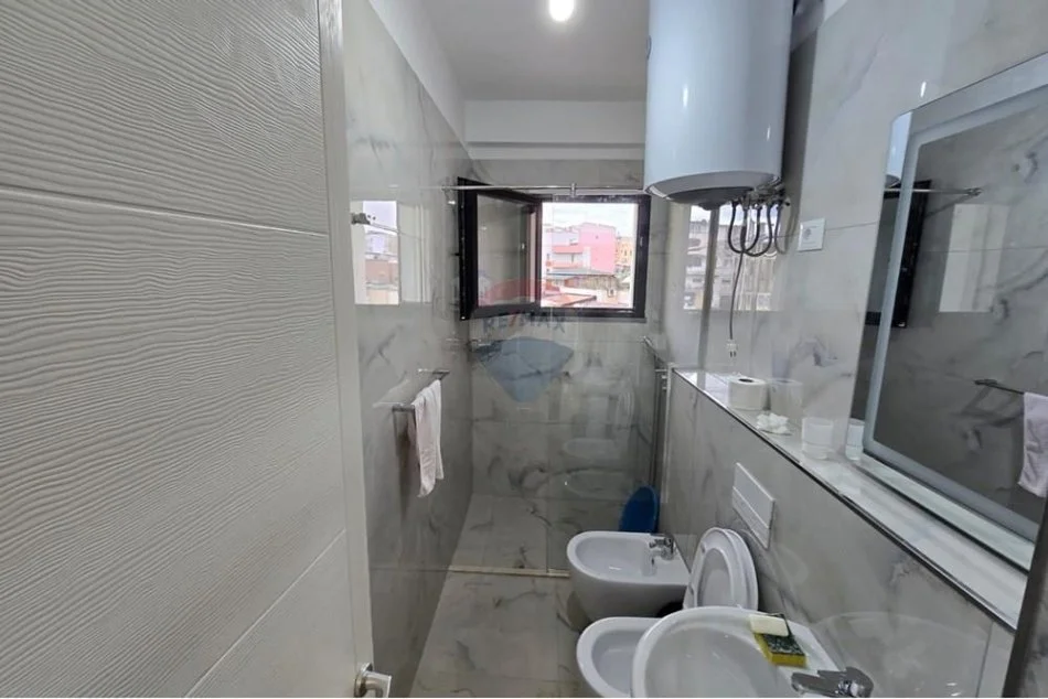 Tirane, jepet me qera apartament 1+1 , 65 m² 700 € (Shkolla e Baletit,)