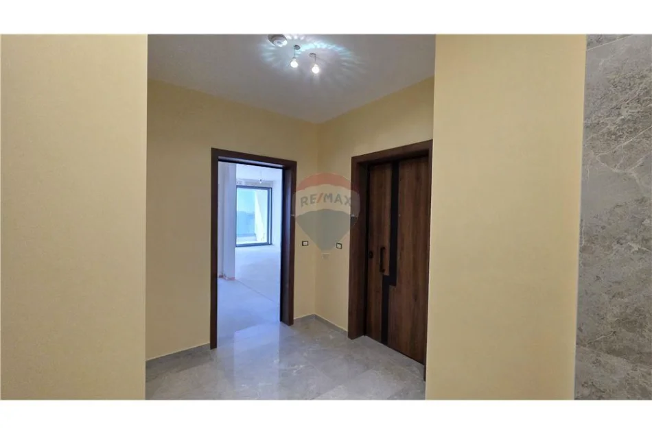 Vlore, shitet apartament 1+1 Kati 3, 76 m² 266.700 € (Rruga Dhimitër Konomi, Vlore)
