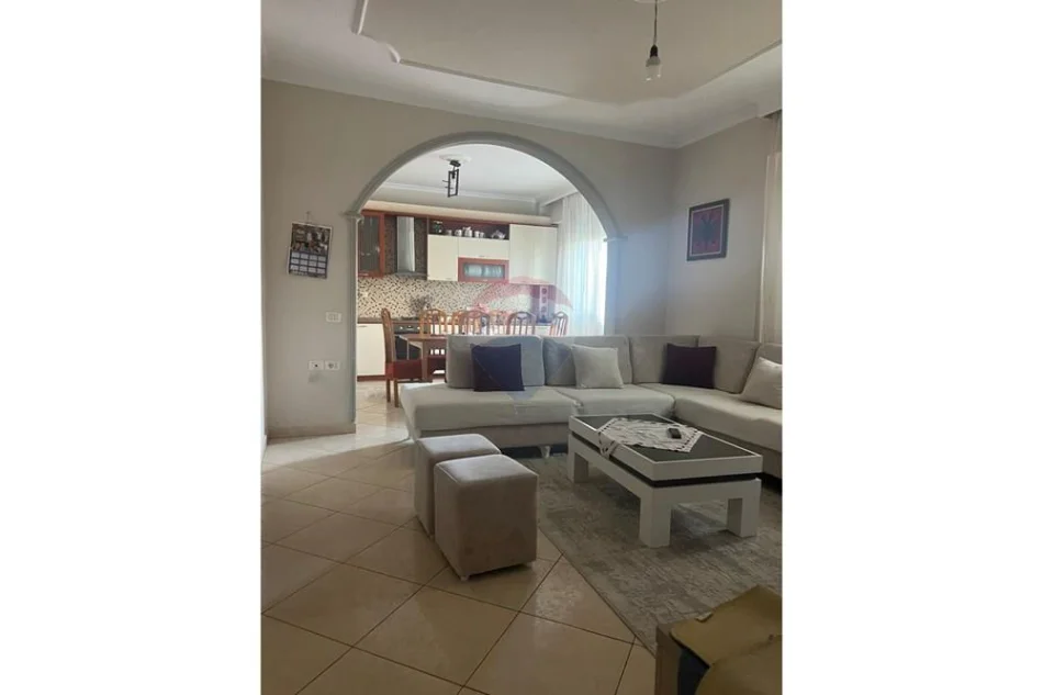 Vlore, jepet me qera apartament 2+1 Kati 3, 120 m² 500 € (Lungomare, Vlorë)