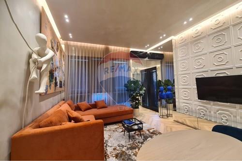 Tirane, jepet me qera apartament 1+1 , 60 m² 1.000 € (Square 21)