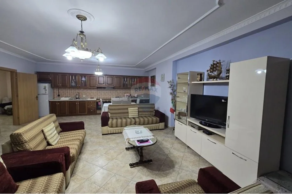 Tirane, jepet me qera apartament 2+1 , 105 m² 650 € (Rruga Muhamet Gjollesha,)