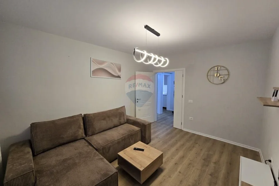 Tirane, jepet me qera apartament 2+1+Ballkon Kati 3, 58 m² 800 € (Tregu Cam)