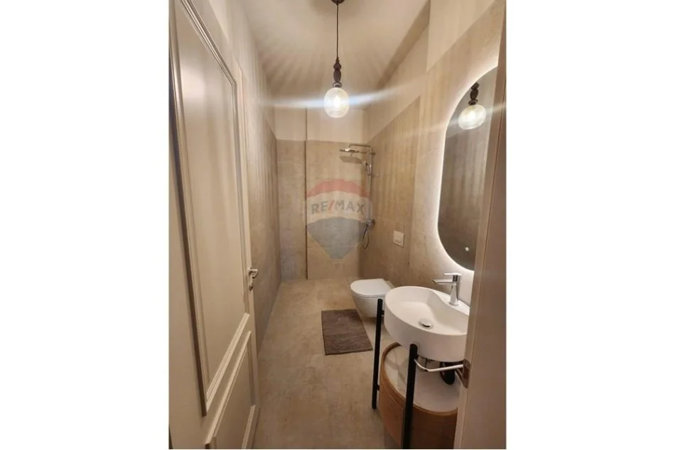 Tirane, jepet me qera apartament 2+1 , 124 m² 1.600 € (Rruga e Kosovarëve, Tiranë)