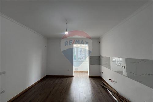 Tirane, shitet apartament 1+1, Kati 2, 56 m² 115,000 € (Rruga e Kavajes - 21 Dhjetori, Albania)