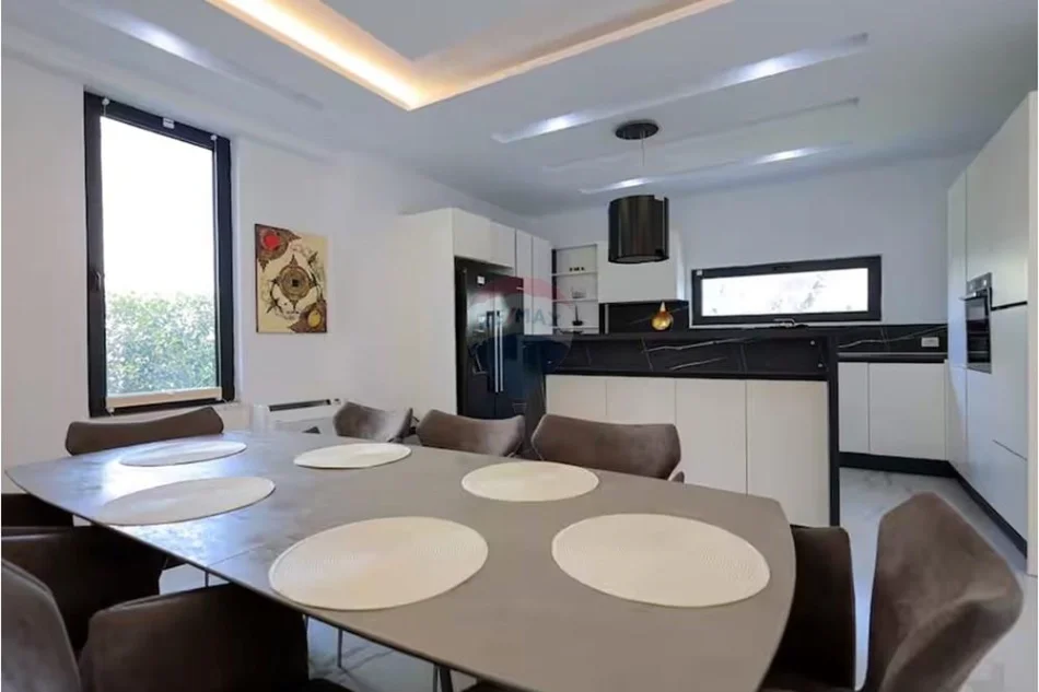 Gjiri Lalezit | Hamallaj, shitet Vile 2 Katshe , 119 m² 1.490.000 €