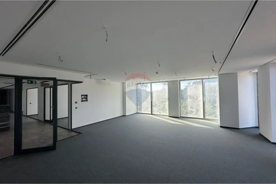Tirane, jepet me qera ambjent biznesi Kati 3, 119 m² 3.340 € 