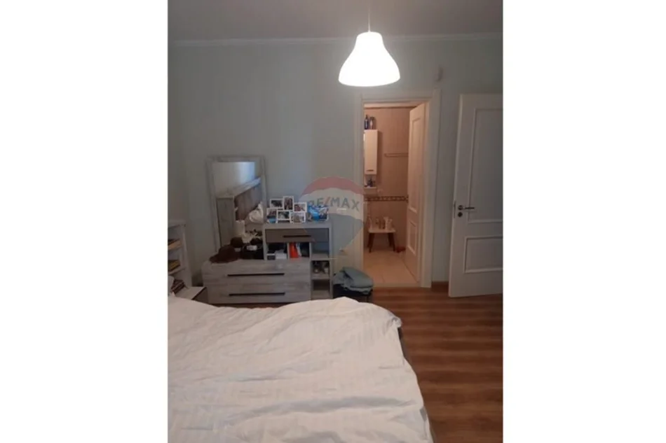Tirane, shitet apartament , 151 m² 301.500 € 