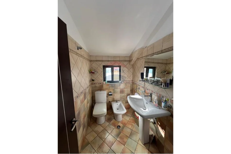 Shqiperi, shitet apartament 3+1+Ballkon Kati 3, 131 m² 169.999 € 