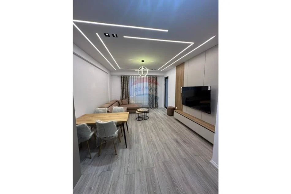 Tirane, jepet me qera apartament 1+1 , 70 m² 