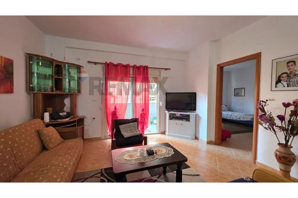 Vlore, jepet me qera apartament 1+1+Ballkon Kati 2, 95 m² 350 € (Rruga Hasan Kushta, Albano Romina, Vlorë)