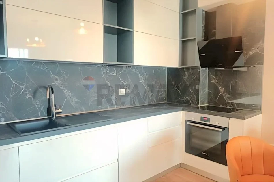jepet me qera apartament 1+1 , 699 € (foleja e gjelber)