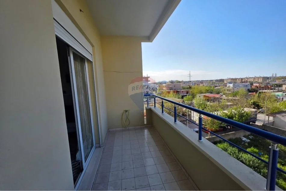 Vlore, jepet me qera apartament 2+1+Ballkon Kati 3, 105 m² 450 € (Rruga Gjergj Kastrioti (Transballkanike), Vlorë)
