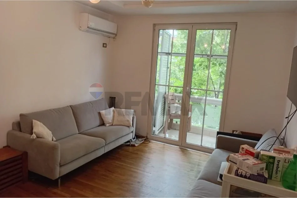 Tirane, jepet me qera apartament 2+1+Ballkon Kati 3, 63 m² 900 € (Sheshi Willson)