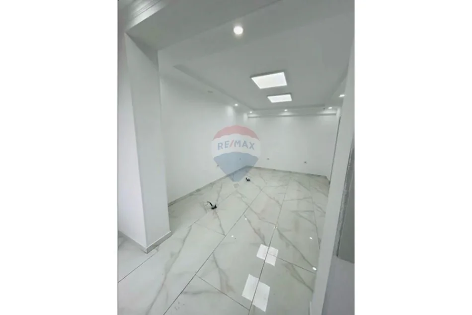 Tirane, jepet me qera ambjent biznesi Kati 1, 55 m² 500 € 