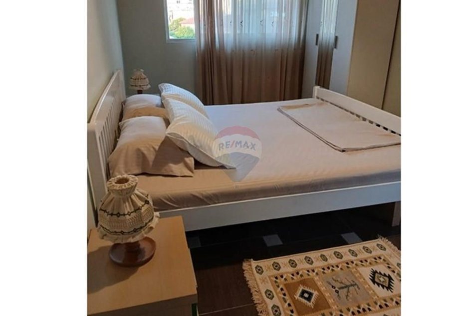 Tirane, jepet me qera apartament 2+1 , 1.200 m² 700 € 