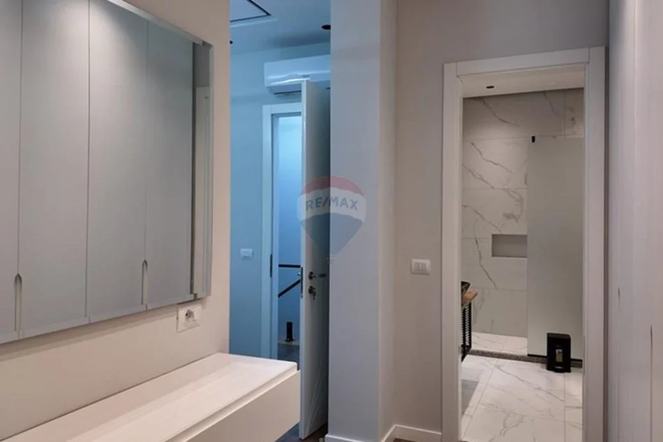 Tirane, jepet me qera Vile 2 Katshe , 191 m² 900 € (Qesarak, Tiranë)