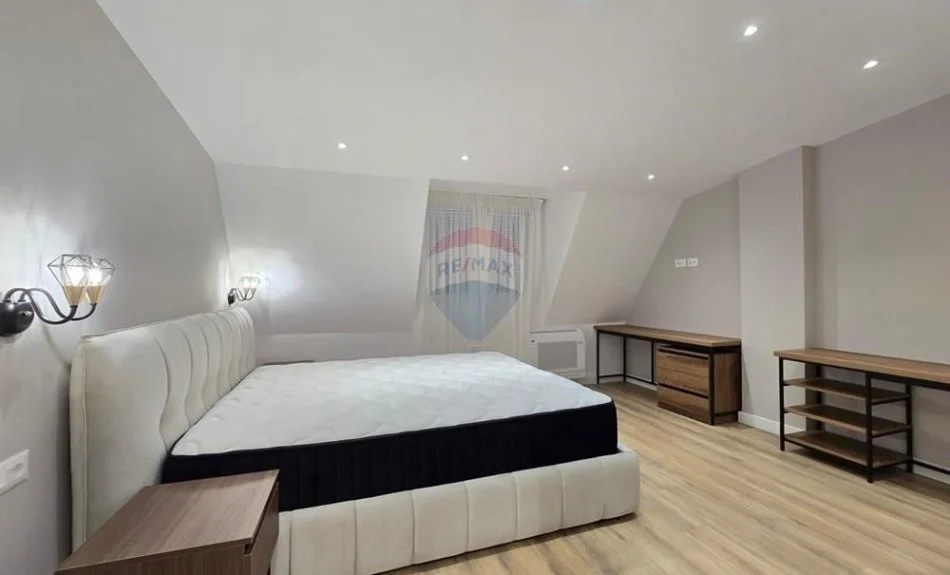 Tirane, shitet apartament duplex 4+1+Ballkon , 215 m² 470.000 € (liqeni thate)