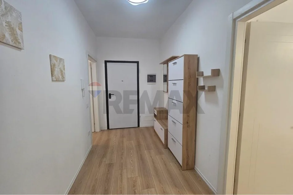 Tirane, jepet me qera apartament 1+1 , 80 m² 