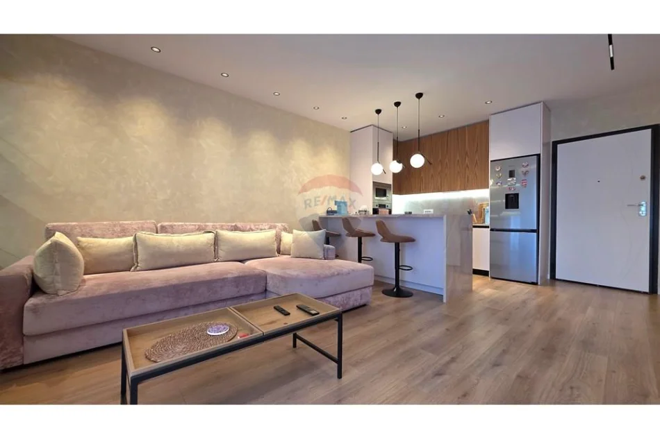 Vlore, shitet apartament 1+1 Kati 10, 85 m² 195.000 € (Rruga Kosova, Vlore)