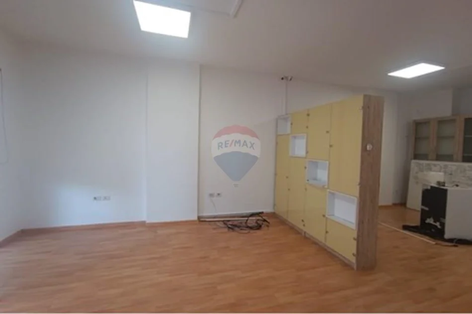Tirane, jepet me qera apartament , 98 m² 690 € 