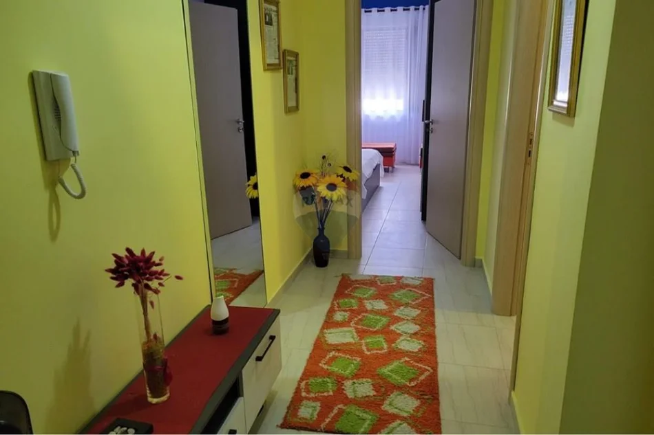 Vlore - Lungomare, shitet apartament 2+1 Kati 4, 91 m² 235.000 € (Rruga Dhimitër Konomi, Vlore)