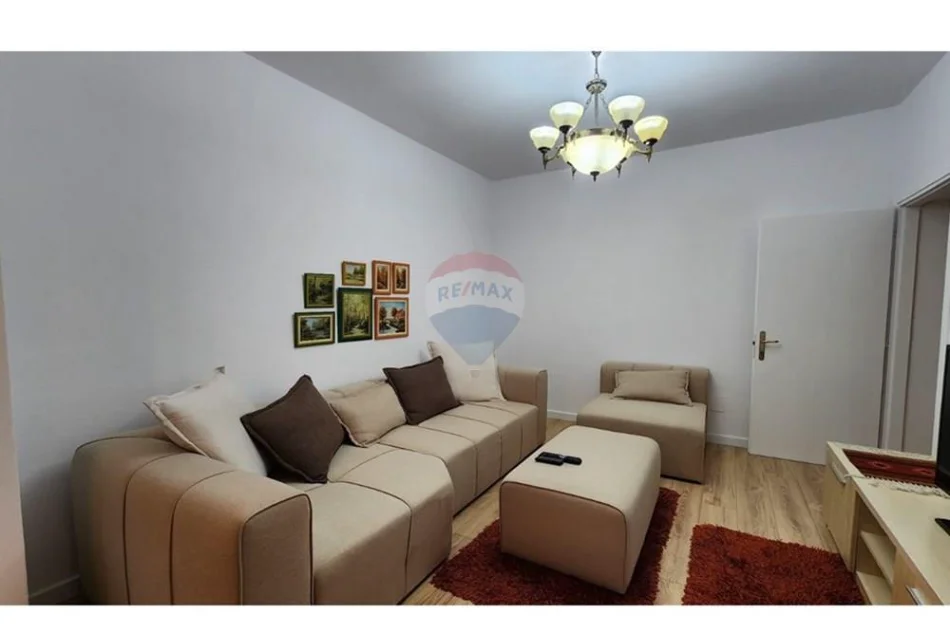Tirane, jepet me qera apartament 2+1+Ballkon , 92 m² 630 € (Rruga e Durresit)