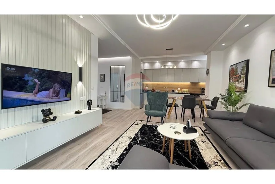 Tirane, jepet me qera 2+1+Ballkon Kati 3, 80 m² 1.000 € 