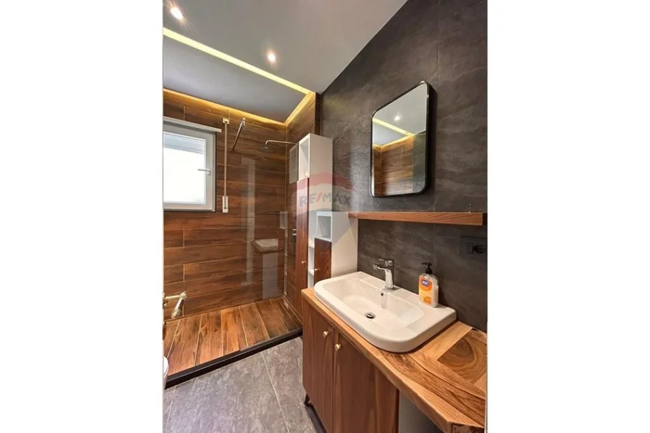 Korce, shitet apartament 1+1+Ballkon Kati 2, 62 m² 95.000 € (Bulevardi)