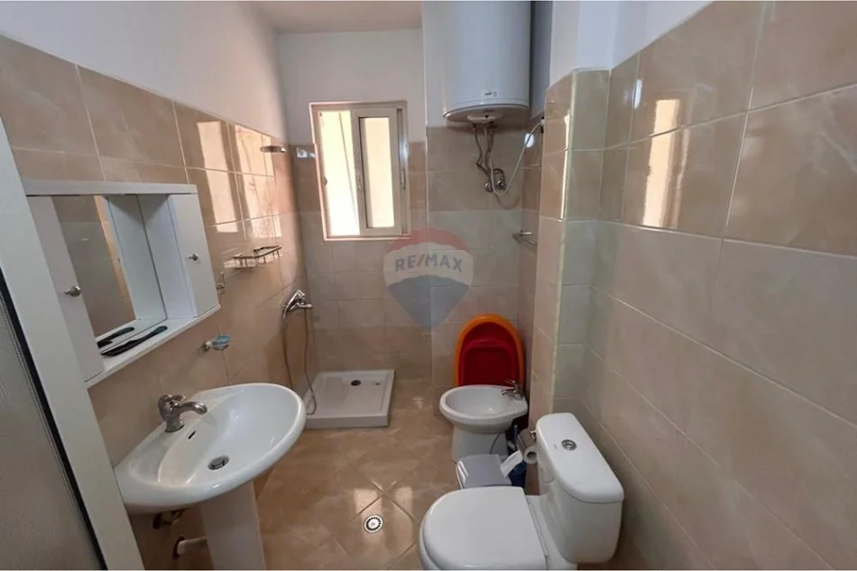 Vlore, jepet me qera apartament 2+1 Kati 4, 100 m² 350 € (Rruga Lef Sallata, pran Shkolles se Muzikes, vlore)