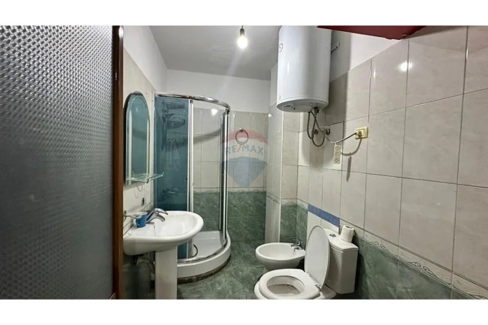 Tirane, jepet me qera apartament 2+1+Ballkon , 100 m² 600 € 