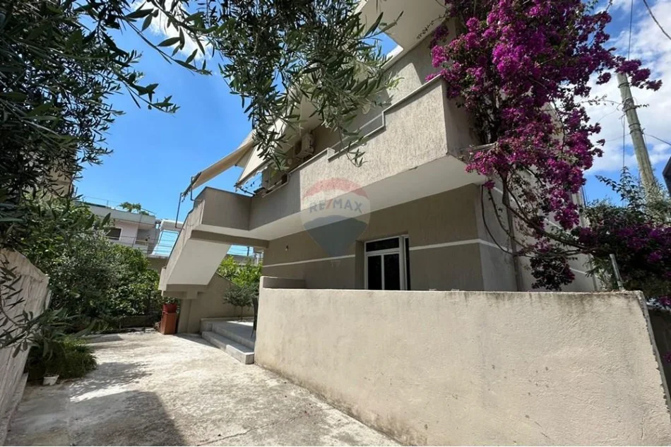 Vlore, shitet Vile 4+1 Kati 2, 200 m² 190.000 € (Rruga Haxhi Xhyherri, Vlore)
