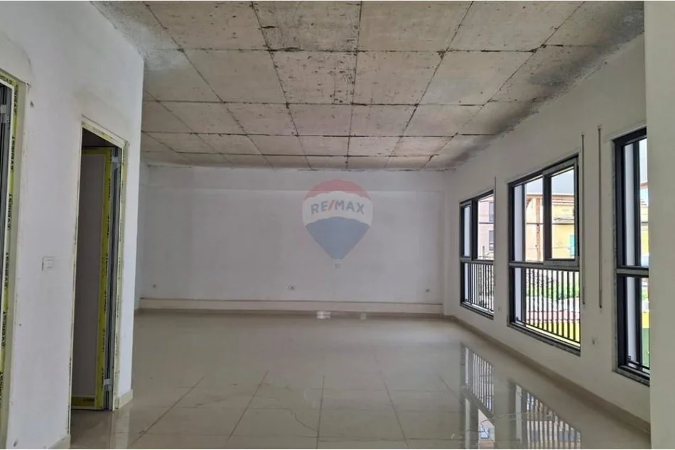 Tirane, shitet dyqan Kati 0, 183 m² 420.000 € (Rruga Qemal Stafa, Tiranë(ID: 530181096-204)